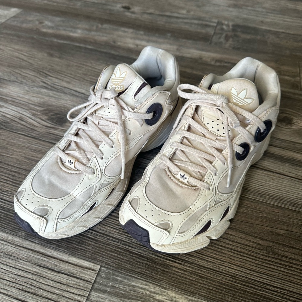 Adidas Astir Sneakers